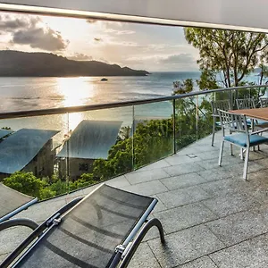 Waves 5 Luxury 3 Bedroom Breathtaking Ocean Views Location Holiday home